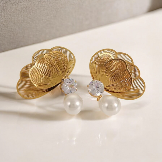 Delicate Flower Earring with Rhinestone and Pearl