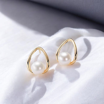 Oval Stud Earrings with Pearl