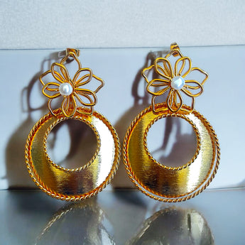 Metal Drop Earring with Flower with Pearl Accent