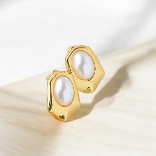 Freshwater Pearl Abstract Stud