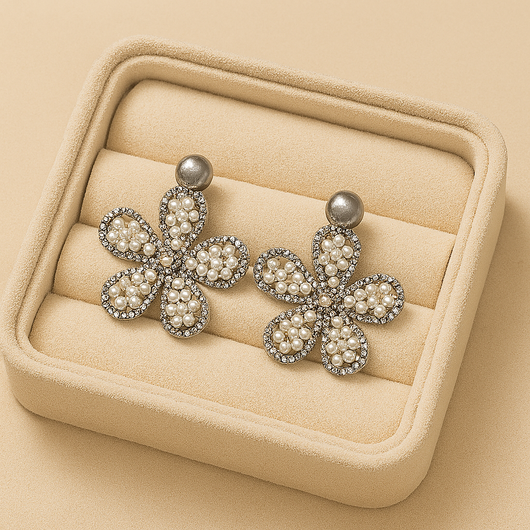 Freshwater Pearl/Silver Flower Stud Earring