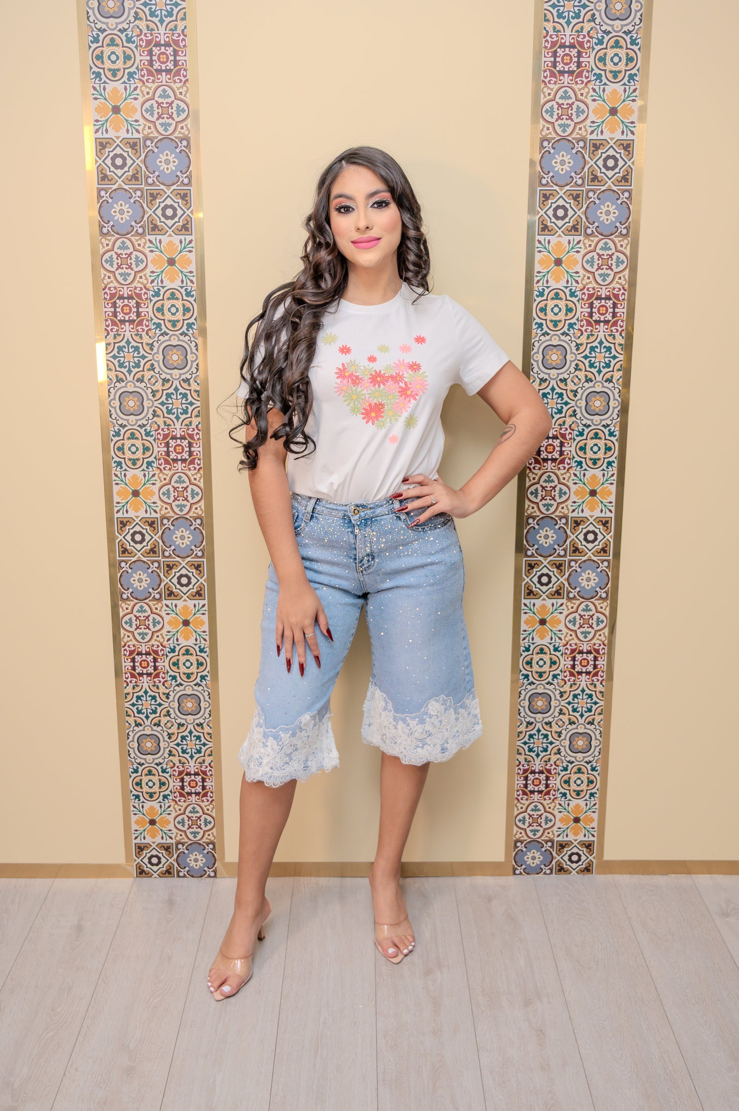 Capri with Lace